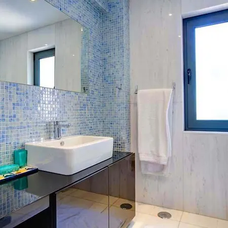 Sleeps 8 With Pool Air Con And Wifi Villa