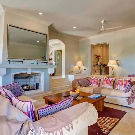 Sleeps 8 With Pool Air Con And Wifi Villa Vale do Lobo
