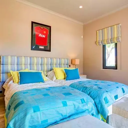 Villa Sleeps 8 With Pool Air Con And Wifi *