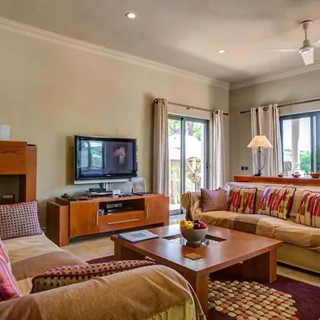Villa Sleeps 8 With Pool Air Con And Wifi *