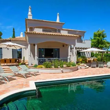 Sleeps 8 With Pool Air Con And Wifi *