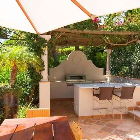 Sleeps 8 With Pool Air Con And Wifi Villa