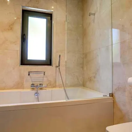 Sleeps 8 With Pool Air Con And Wifi Vale do Lobo